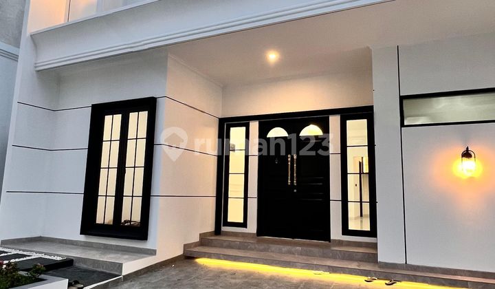 Rumah Baru dengan Layout Terbuka Sangat Modern di Nusaloka BSD Rumah Baru dengan Layout Terbuka Sangat Modern di Nusaloka BSD