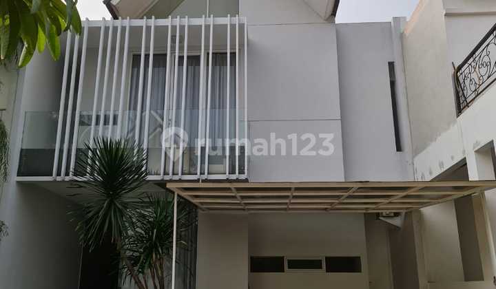 Nice Tidy House Ready to Occupy in Discovery Bintaro Semi Furnished