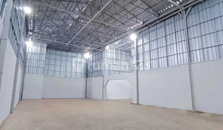 East-Facing Warehouse Ready to Use – Rent Rp370 Million/year in Tambora