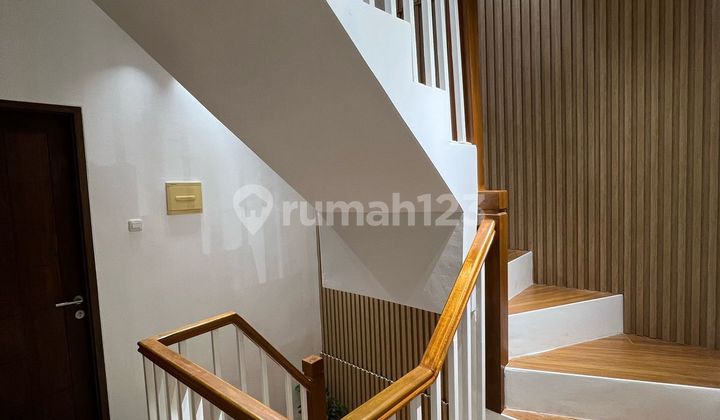 Modern 3-Story House in Lippo Village with Rooftop – Singosari Garden 2