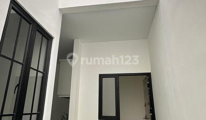 Ready-to-Live Modern Design New House in Nusaloka BSD 2