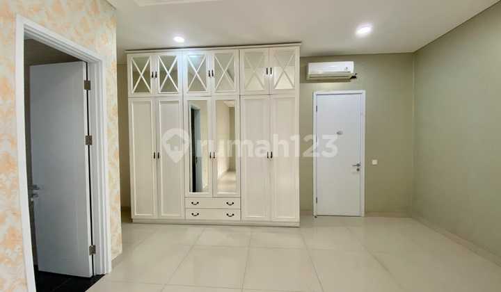 FULLY FURNISHED HOUSE BSD DEPARK WITH POOL AND GYM