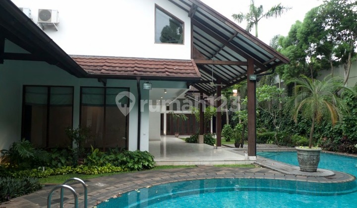 Rumah Mewah Di Kemang Jakarta Selatan, Ada Private Pool & Taman