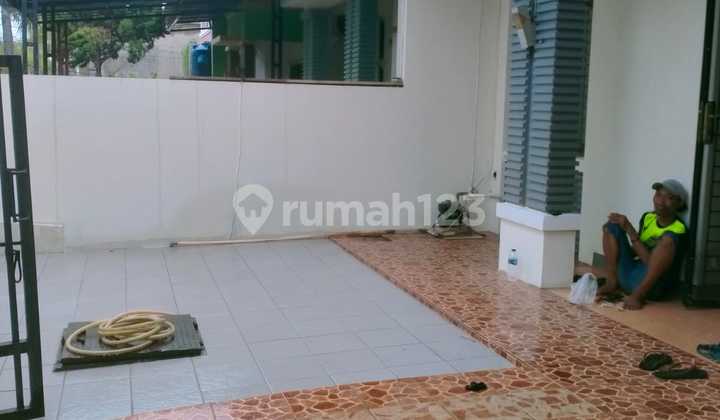 Disewakan Rumah 2 Lantai Mezanin Siap Huni di Cluster Aralia Harapan Indah Bekasi 2