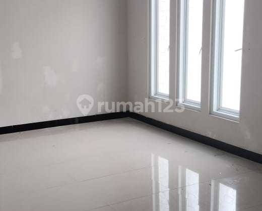 Disewakan Rumah 2 Lantai Di Galaxi, Bekasi Selatan 2