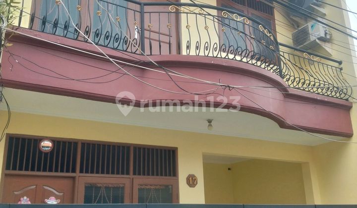 Rumah Bagus Baru Renovasi 2 Lantai Kemandoran
