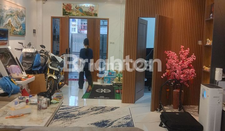 Beautiful Luxurious 2-Story House on Mangga Street