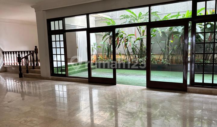 Luxury 2-Story House in Permata Hijau Luxury 2-Story House in Permata Hijau