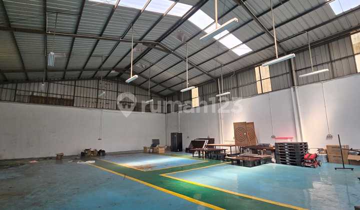 Warehouse with Large Area on the Side of Kebayoran Lama Main Road Warehouse with Large Area on the Side of Kebayoran Lama Main Road