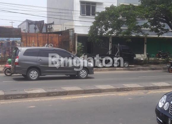 3.5-story shop house suitable for business