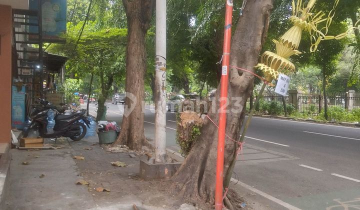 Strategic Shop House by the Roadside in Kemandoran 2