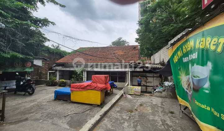 Rumah Tua Hitung Tanah Pinggir Jalan Kebayoran 1