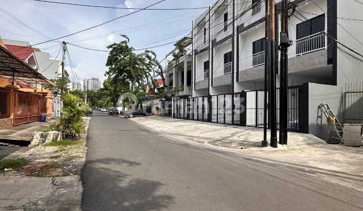 Rumah Baru Bagus Siap Huni Tanjung Duren