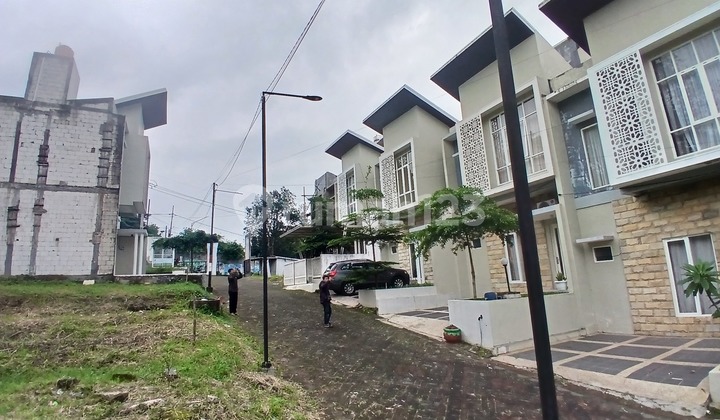 Villa Batu, Siap Huni Bebas Banjir, Dekat Kawasan Wisata