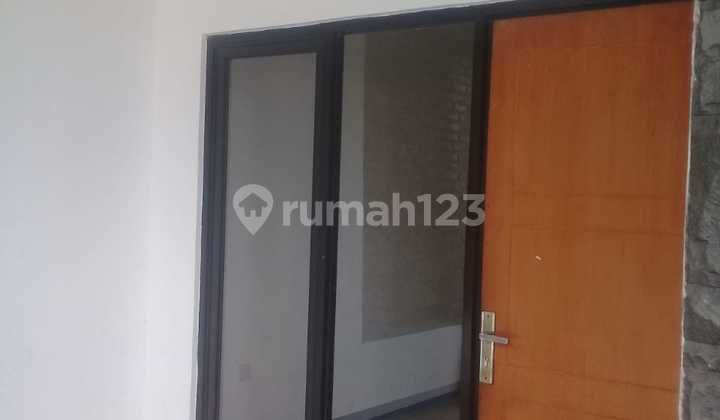 Disewakan Rumah Semi Furnished Dekat Podomoro Park 2