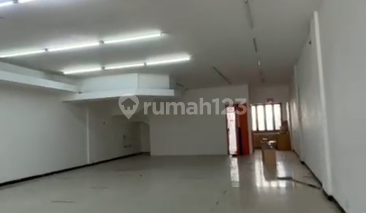 Disewakan Ruko 2 Lantai Mainroad Strategis Sayap Buah Batu