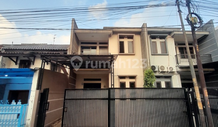 Dijual Rumah Cantik 2 Lantai Nyaman Terenovasi Di Buah Batu 