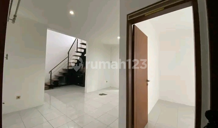 For Rent 2-Story House in a Strategic Location