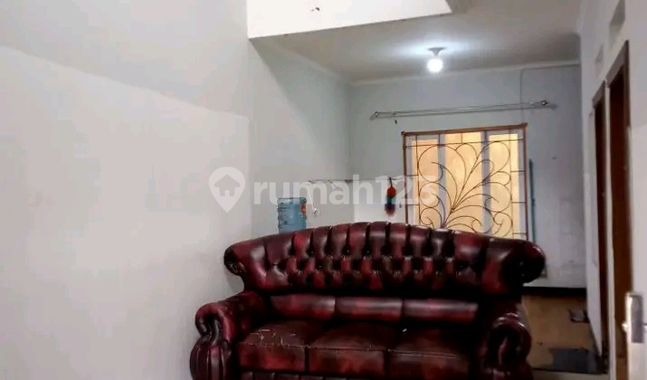 Quick Sale 2-Story House in Pinus Regency Complex 2