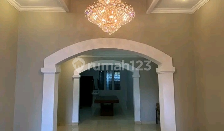 Rumah 2,5 Lantai Cantik Elegant di Lokasi Strategis 2