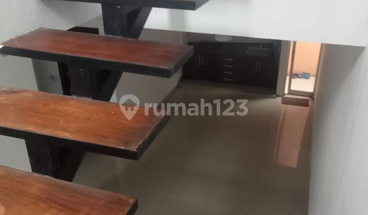 Disewakan Rumah Nyaman 2 Lantai 2