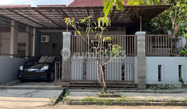 For Sale House Located in Setra Dago Antapani