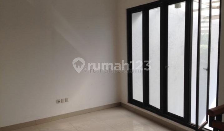 Di Sewakan Rumah Bagus Strategis Jl. Pasirsalam 2