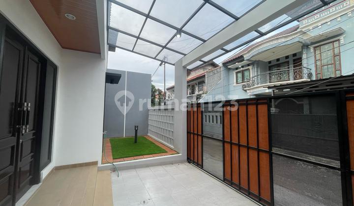 Rumah 2 Lantai Bagus dan Siap Huni di Raya Housing Pondok Gede 2