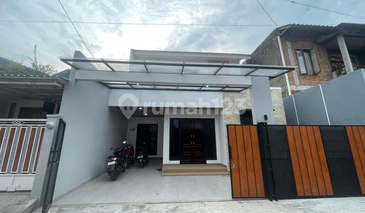 Rumah 2 Lantai Bagus dan Siap Huni di Raya Housing Pondok Gede