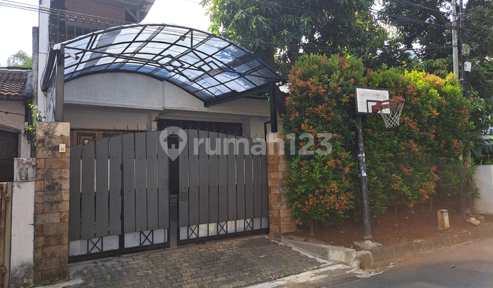 Rumah 2 Lantai di Pondok Indah - 5+1 KT, SHM, Lokasi Premium Jakarta Selatan Rumah 2 Lantai di Pondok Indah - 5+1 KT, SHM, Lokasi Premium Jakarta Selatan