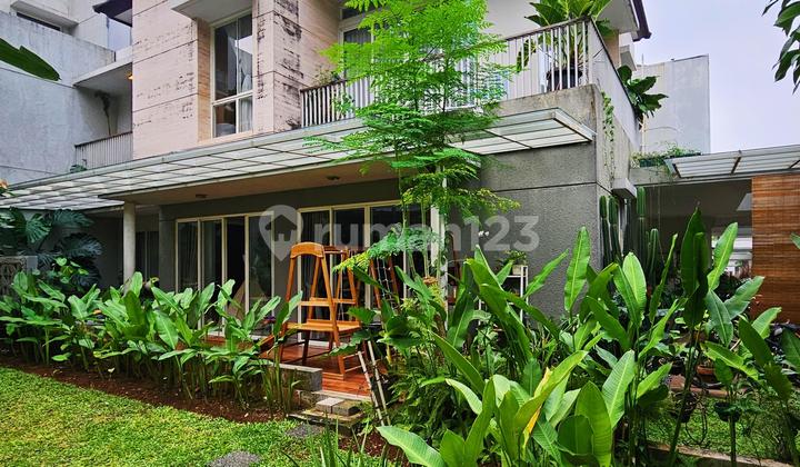 Dijual Rumah Siap Huni Serenia Hills Lebak Bulus - Layout Lapang & Teras Hadap Taman