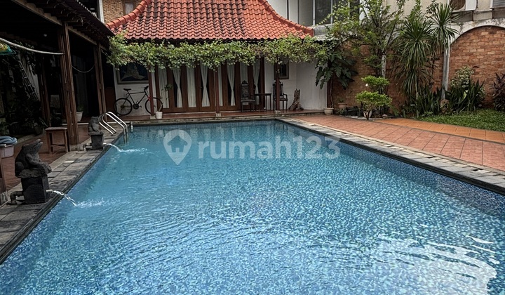 Rumah Model Joglo dengan Kolam Renang di River Park Bintaro Rumah Model Joglo dengan Kolam Renang di River Park Bintaro