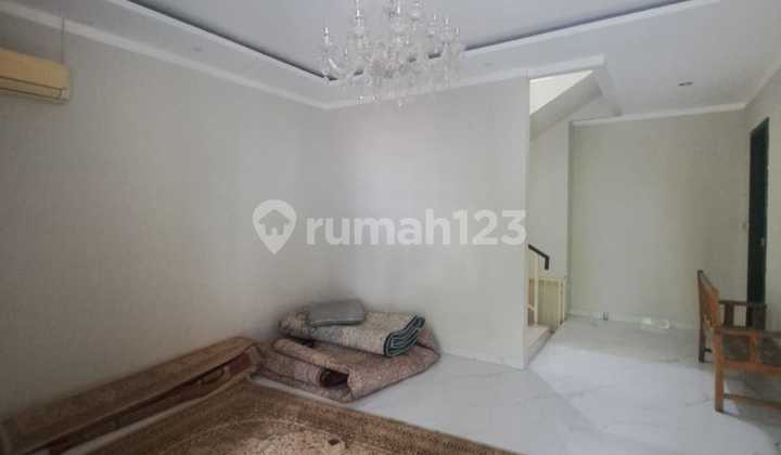 Disewakan Rumah di Bintaro Kebayoran Sektor 7 - Tangerang Selatan 2