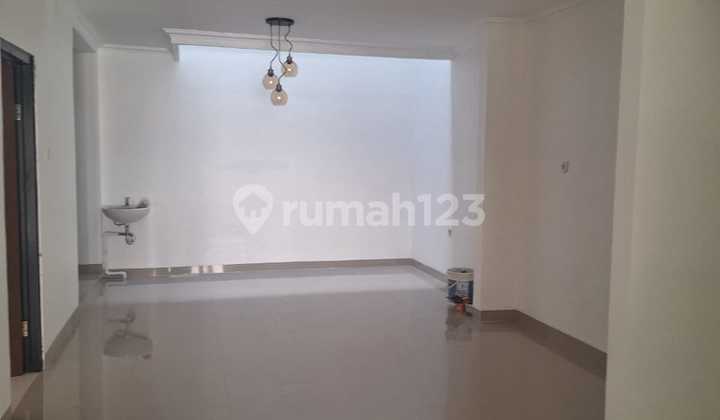 Dijual Rumah di Emerald  Bintaro Sektor 9 - TangSel 2