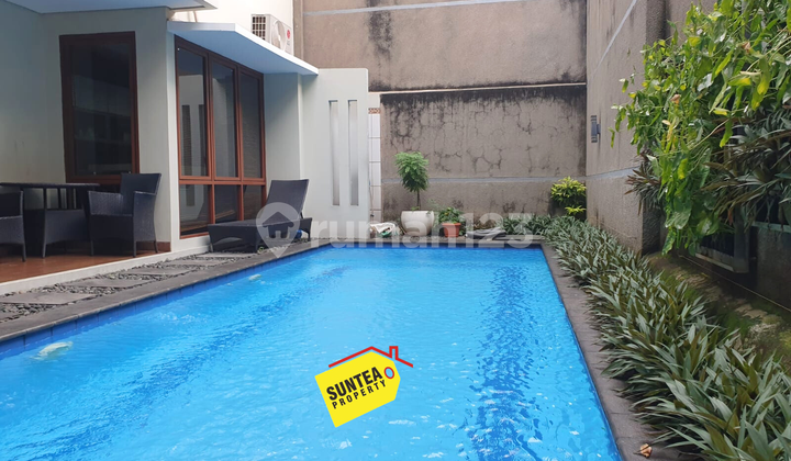 Rumah Mewah 3 Lantai di Pondok Indah - Ada Kolam Renang, SHM, Siap Huni