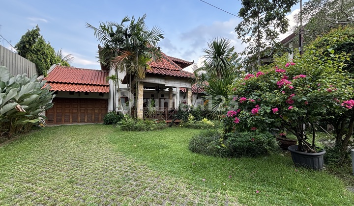 Rumah Model Joglo dengan Kolam Renang di River Park Bintaro 2