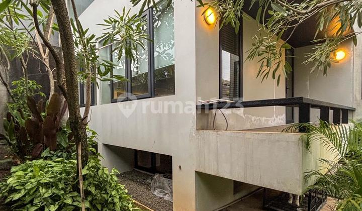 Rumah Elegan Semi Furnished Rc Veteran - Dekat MRT & Pondok Indah