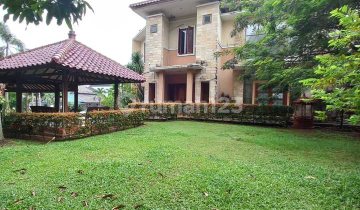 Rumah Besar di Kucica Bintaro Sektor 9 - Cocok untuk Keluarga Besar