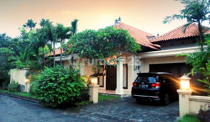 Villa Dikawasan Elite Mumbul Nusa Dua Rp 11 M
