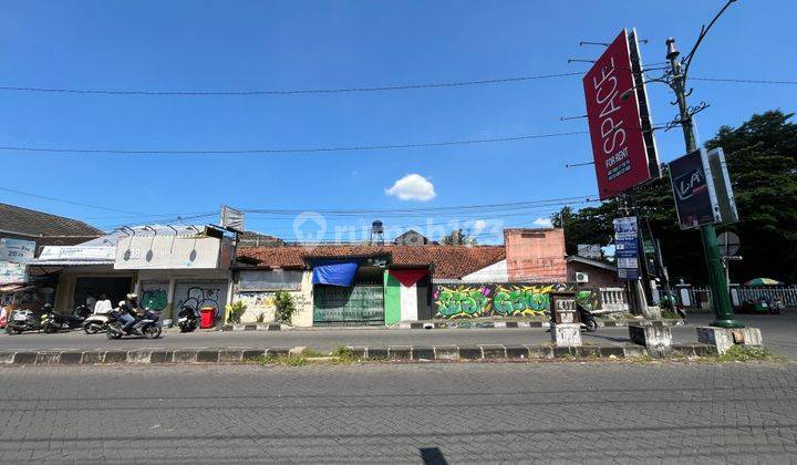TANAH HOOK STRATEGIS SEBALAH KAMPUS UNY DAN UGM DI PEREMPATAN JALAN