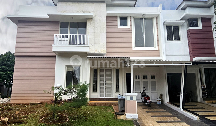 Corner House, In Front of Swimming Pool 2