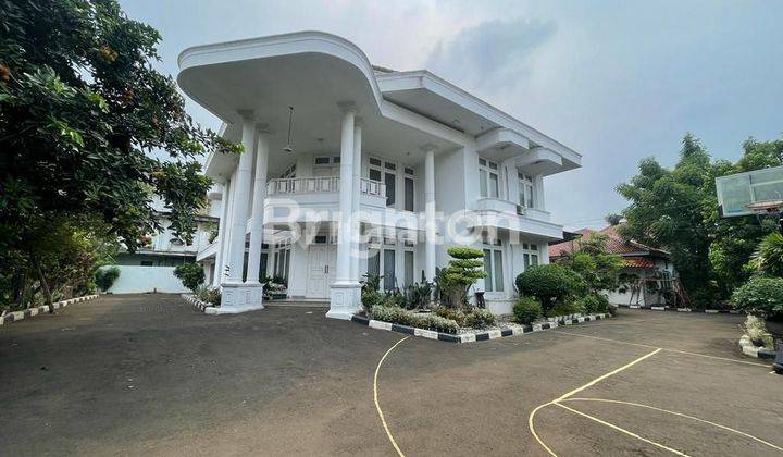 Rumah Mewah di Jati Cempaka, Bekasi — Lokasi Strategis & Lingkungan strategis 1