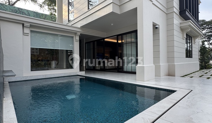 Luxury Private Lake House in Lippo Cikarang. 4+1 Bedrooms 2