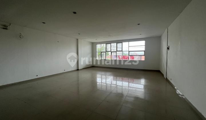 Disewakan Ruko 3 Lantai