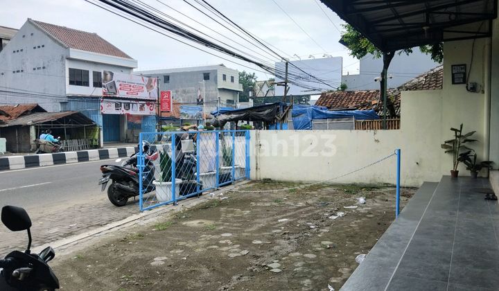 For Sale Commercial Space Main Road & Strategic