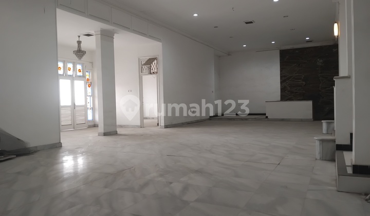 Shop House for Sale Near Market, Ready to Occupy 2