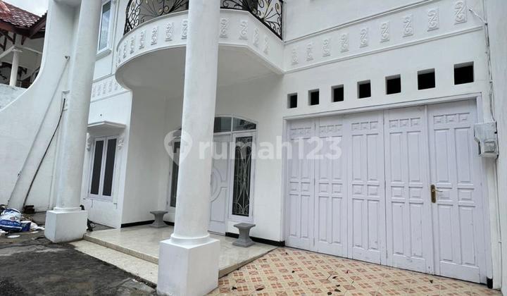 Disewakan Rumah Mewah Cat Putih Aesthetic Di Tengah Kota Surabaya Strategis 2