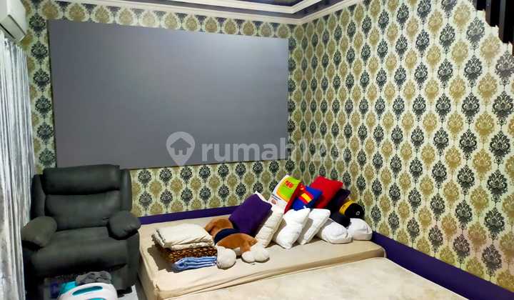 Cheap Sale of a Wide, Well-Maintained House in Kalikepiting Area Near Surabaya City Center