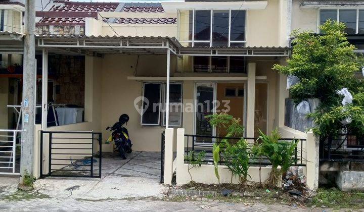 Disewakan Rumah Greenlake Mangrove Lebar 10 di Surabaya Timur  1