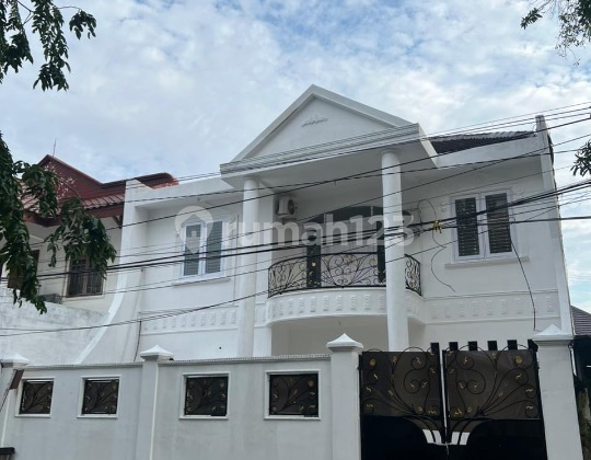 Disewakan Rumah Mewah Cat Putih Aesthetic Di Tengah Kota Surabaya Strategis 1